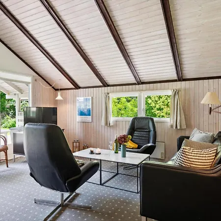 Charming, Well-maintained On A Secluded Nature Plot At The End Of A Quiet Lane *