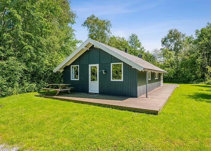 Charming, Well-maintained On A Secluded Nature Plot At The End Of A Quiet Lane * Ebeltoft