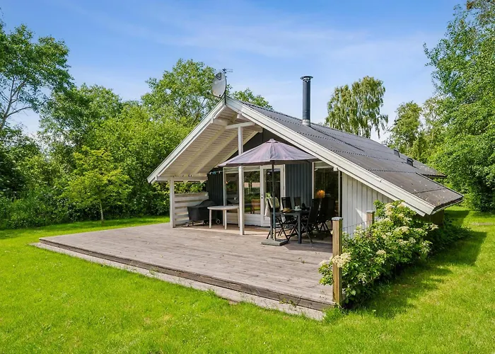 Charming, Well-maintained On A Secluded Nature Plot At The End Of A Quiet Lane Nyaraló