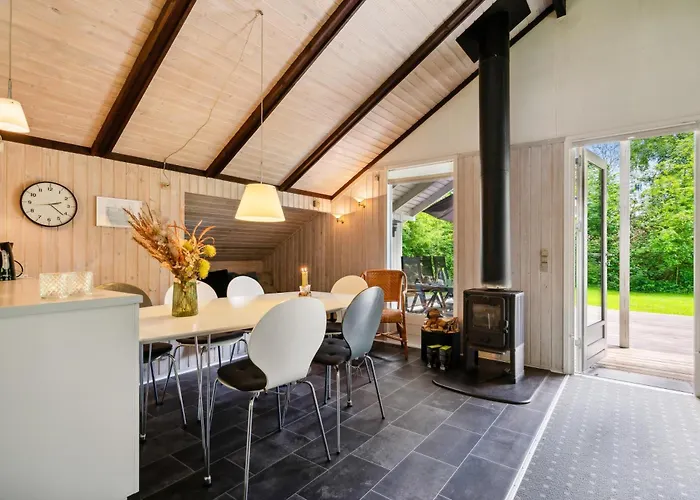 Charming, Well-maintained On A Secluded Nature Plot At The End Of A Quiet Lane Ebeltoft