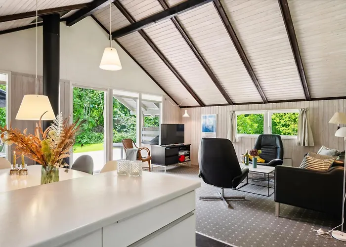Charming, Well-maintained On A Secluded Nature Plot At The End Of A Quiet Lane Ebeltoft
