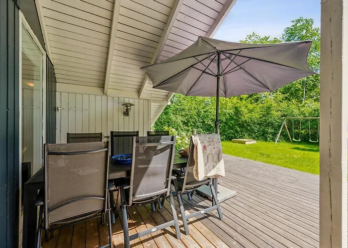 Charming, Well-maintained On A Secluded Nature Plot At The End Of A Quiet Lane * Ebeltoft